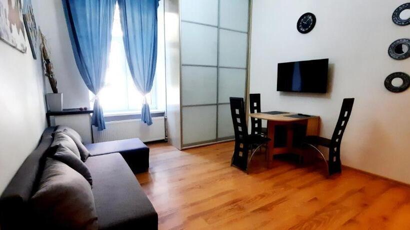 Апартаменты 2 Спальни, Lorf Hostel&coffee