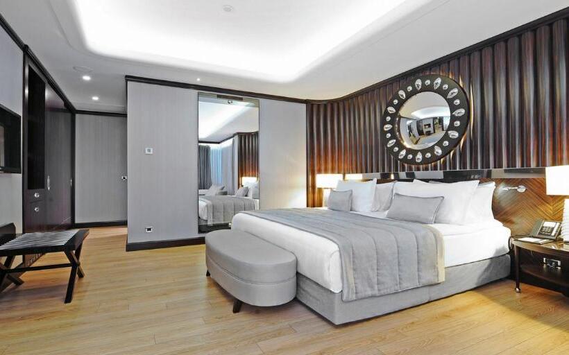 Номер Superior Кровать Кинг, Crowne Plaza Bursa Convention Center & Thermal Spa, An Ihg