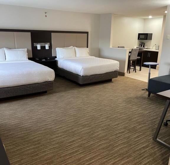 Люкс с гидромассажем, Holiday Inn Express Hotel & Suites Las Vegas, An Ihg