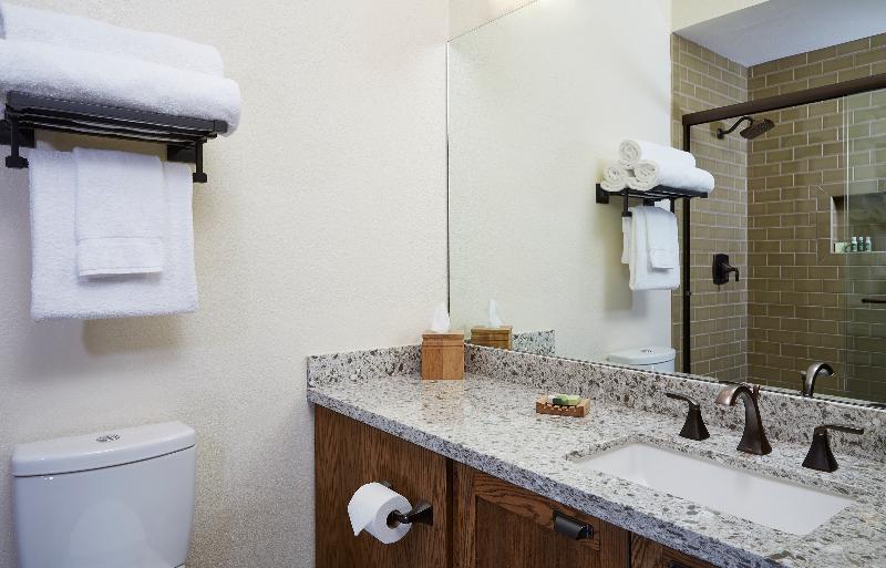 Люкс Кровать Кинг, Holiday Inn Express Hotel & Suites Raton, An Ihg