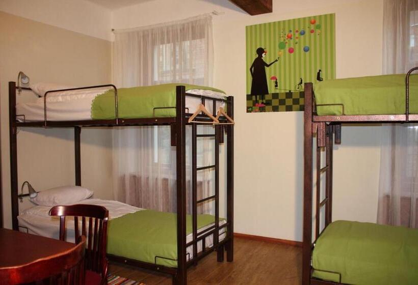 تختخواب در اتاق مشترک, Red Nose Hostel With Self Check In