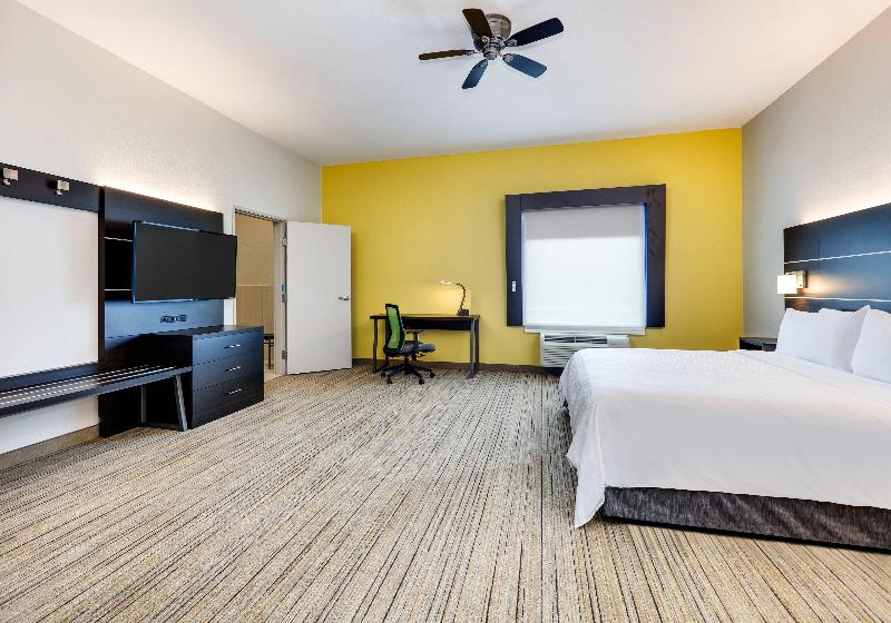 Люкс Кровать Кинг, Holiday Inn Express Hotel & Suites Cleburne, An Ihg
