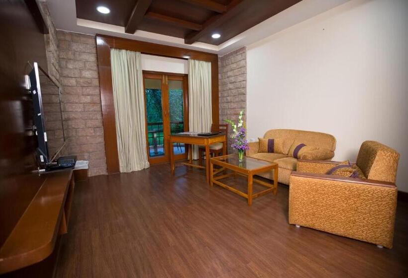 سوئیت با بالکن, Kodai International