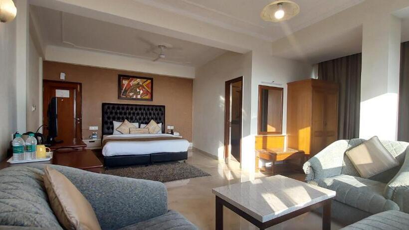 Стандартный Номер Кровать Кинг, Tulip Inn Green Castle Mall Road