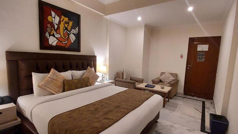 Семейный Номер, Tulip Inn Green Castle Mall Road