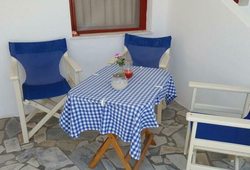 استودیوی استاندارد با چشم‌انداز دریا, Ostria Beach Studios