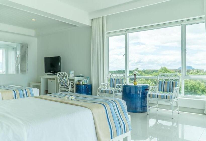 سوئیت با بالکن, Cera Resort @ Cha Am