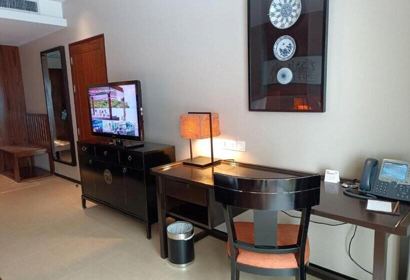 اتاق استاندارد با چشم‌انداز دریا, Phuket Panwa Beachfront Resort
