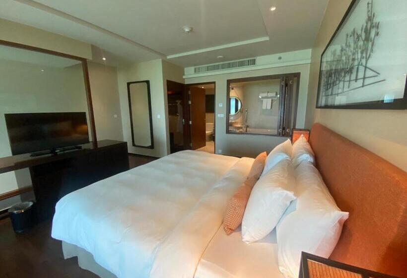سوئیت با تخت بزرگ, Phuket Panwa Beachfront Resort