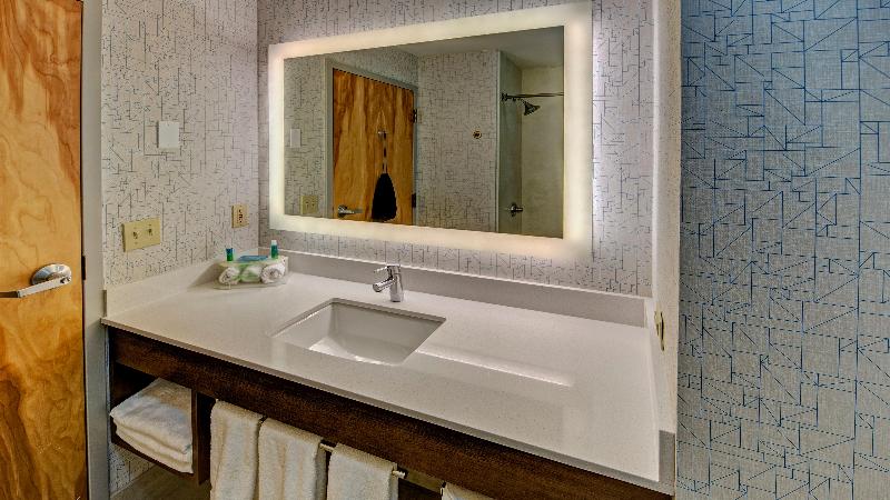 سوئیت کلاسیک, Phuket Panwa Beachfront Resort