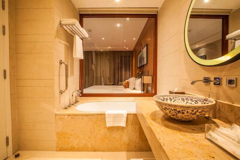 اتاق استاندارد با تخت بزرگ, Phuket Panwa Beachfront Resort