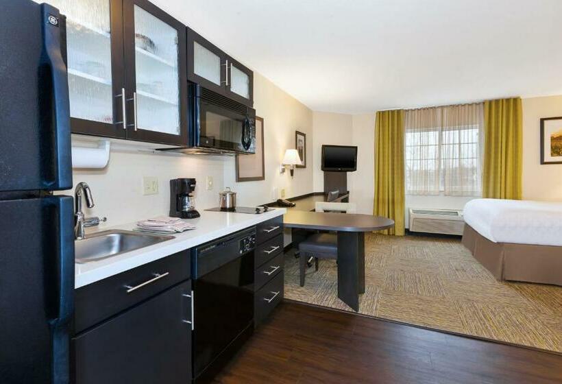 스탠다드 스튜디오, Candlewood Suites Polaris, An Ihg