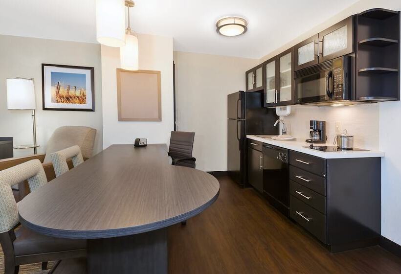 스위트, Candlewood Suites Polaris, An Ihg