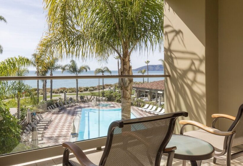 Люкс Вид на Бассейн, Dolphin Bay Resort And Spa