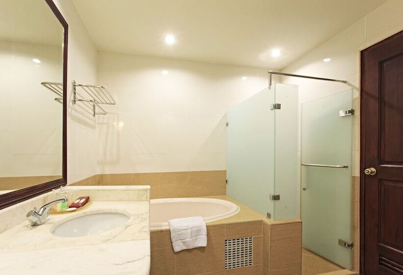 Люкс, Sarrosa International Hotel And Residential Suites