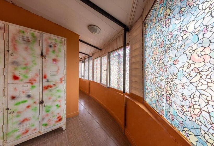 تختخواب در اتاق مشترک, Bahaus Hostel