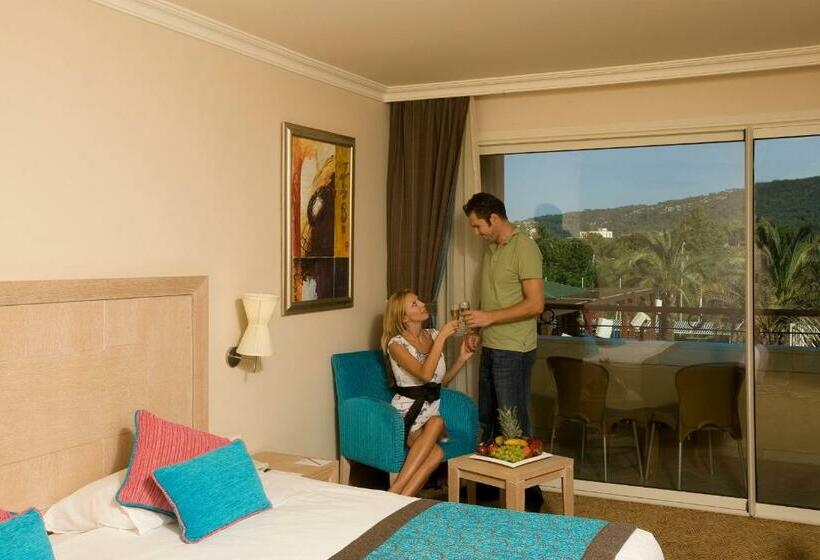 측면 바다 전망 스탠다드 3인룸, Crystal De Luxe Resort & Spa   All Inclusive