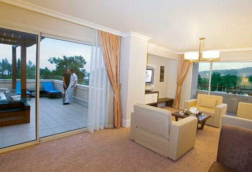 스위트 킹사이즈 침대, Crystal De Luxe Resort & Spa   All Inclusive
