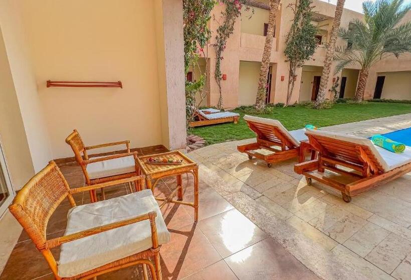 اتاق سوپریور با چشم‌انداز استخر, Gemma Resort