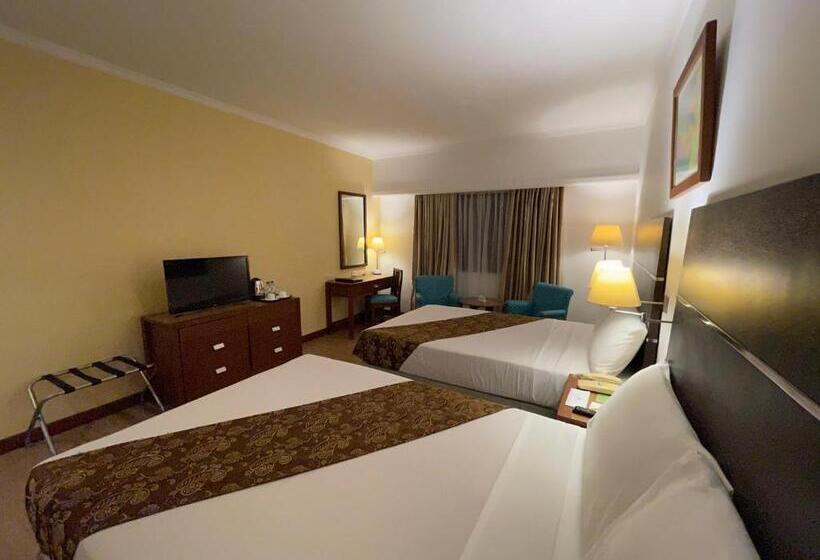 Номер Стандарт 2 Двуспальные Кровати, Days Hotel By Wyndham Iloilo