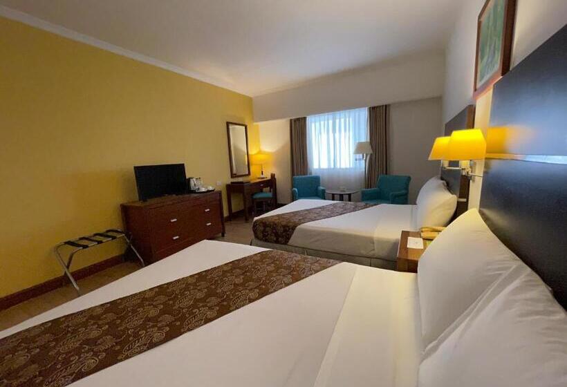Номер Стандарт 2 Двуспальные Кровати, Days Hotel By Wyndham Iloilo