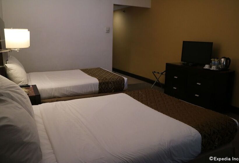 Номер Стандарт 2 Двуспальные Кровати, Days Hotel By Wyndham Iloilo