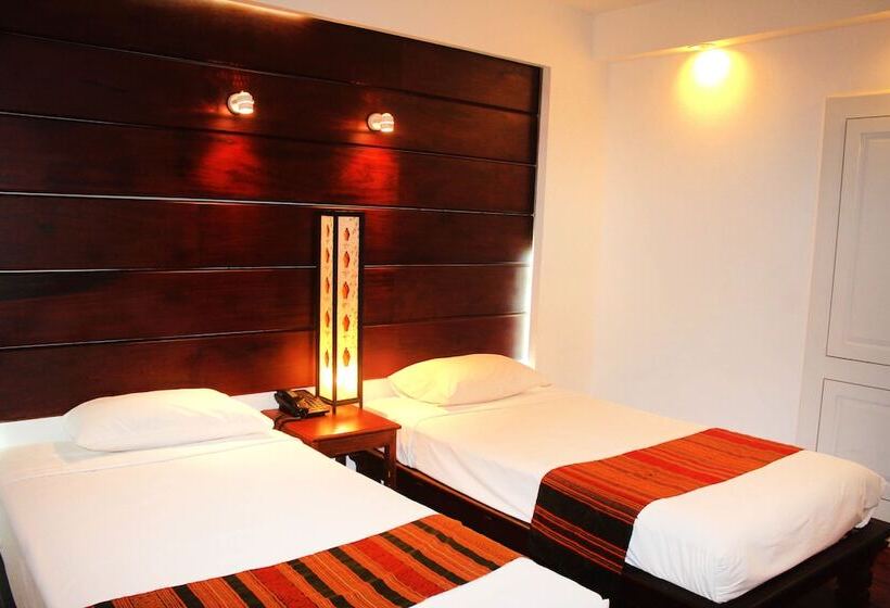 Номер Стандарт, Chitchareune Mouangluang