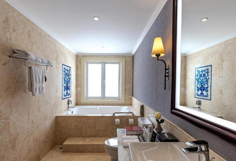 سوئیت با چشم‌انداز زمین گلف, Country Club Lima Hotel – The Leading Hotels Of The World