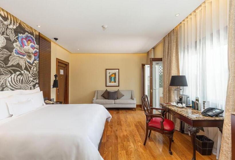 سوئیت با چشم‌انداز زمین گلف, Country Club Lima Hotel – The Leading Hotels Of The World