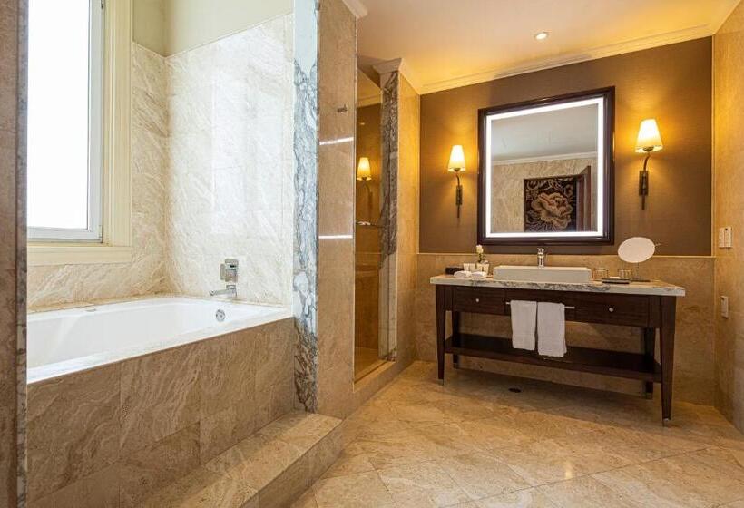 سوئیت با چشم‌انداز زمین گلف, Country Club Lima Hotel – The Leading Hotels Of The World