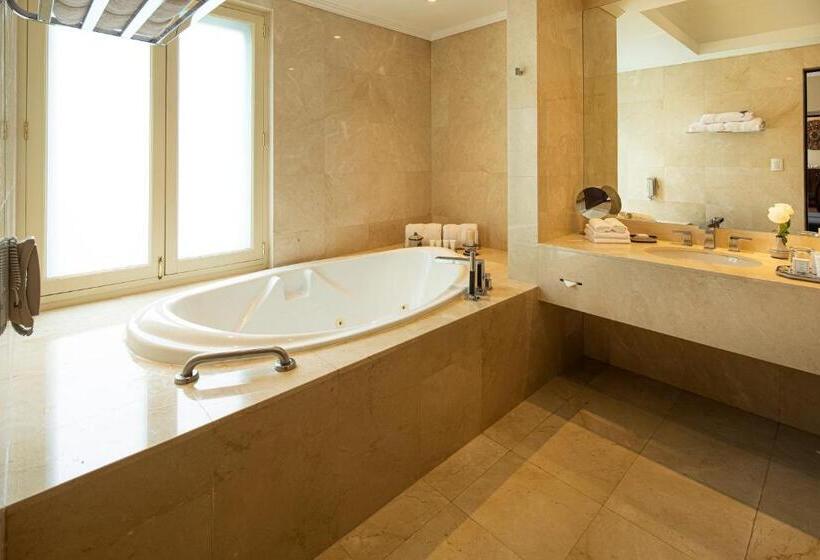 سوئیت با چشم‌انداز زمین گلف, Country Club Lima Hotel – The Leading Hotels Of The World