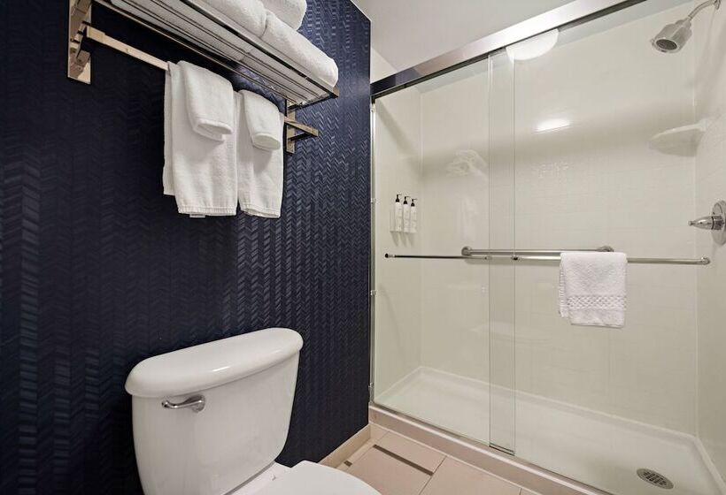 Номер Стандарт 2 Двуспальные Кровати, Fairfield Inn By Marriott Amesbury