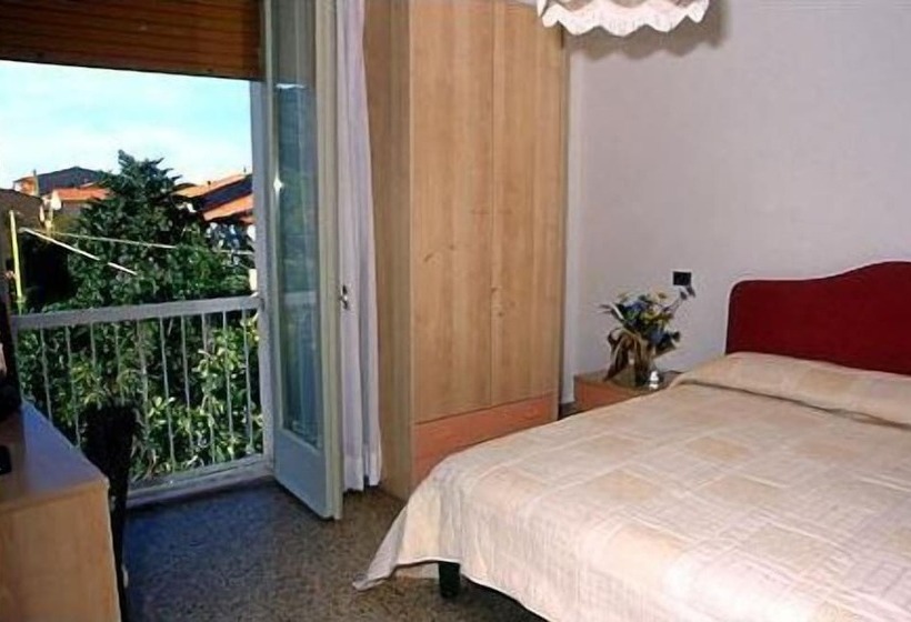 اتاق استاندارد سه نفره, Imperia