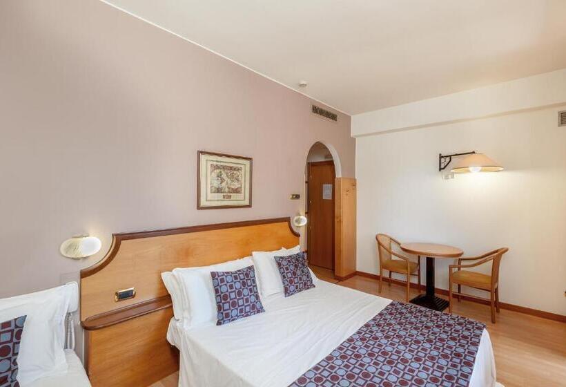اتاق استاندارد سه نفره, Tevere Perugia