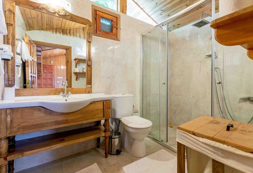 بانگلوی استاندارد, Etenna Beach Bungalows