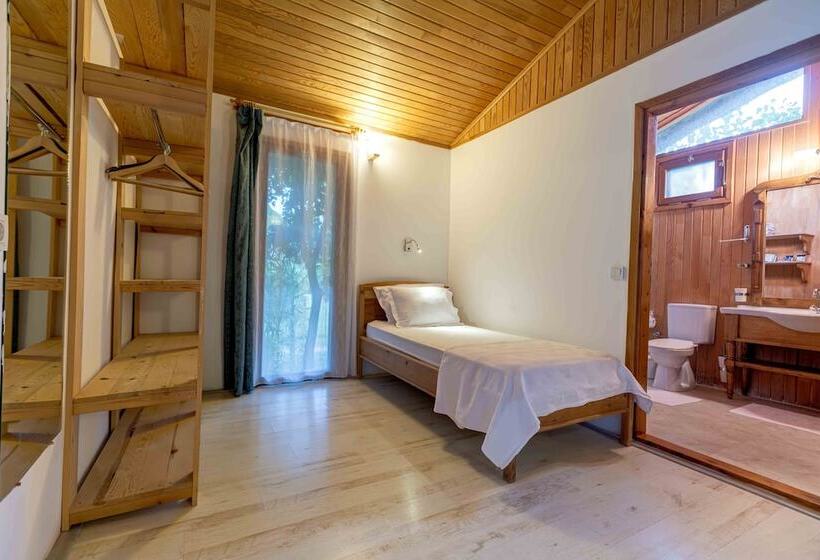 بانگلوی استاندارد, Etenna Beach Bungalows