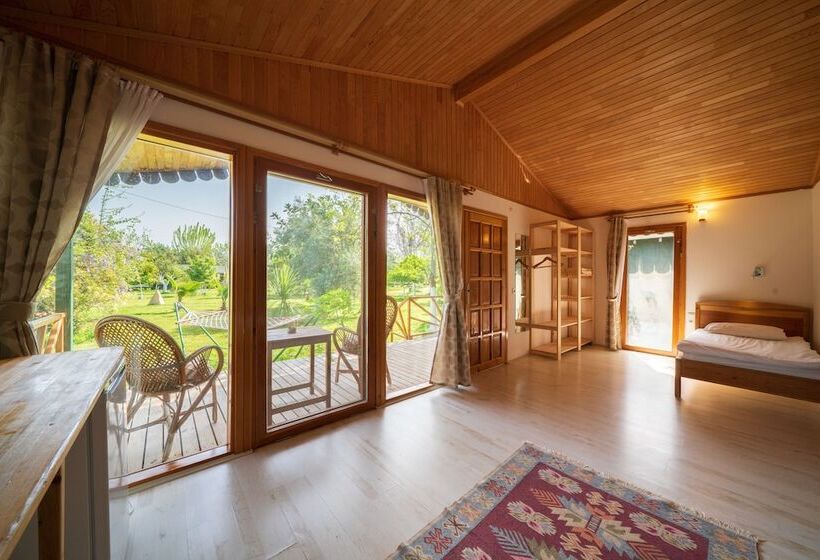 بانگلوی استاندارد, Etenna Beach Bungalows