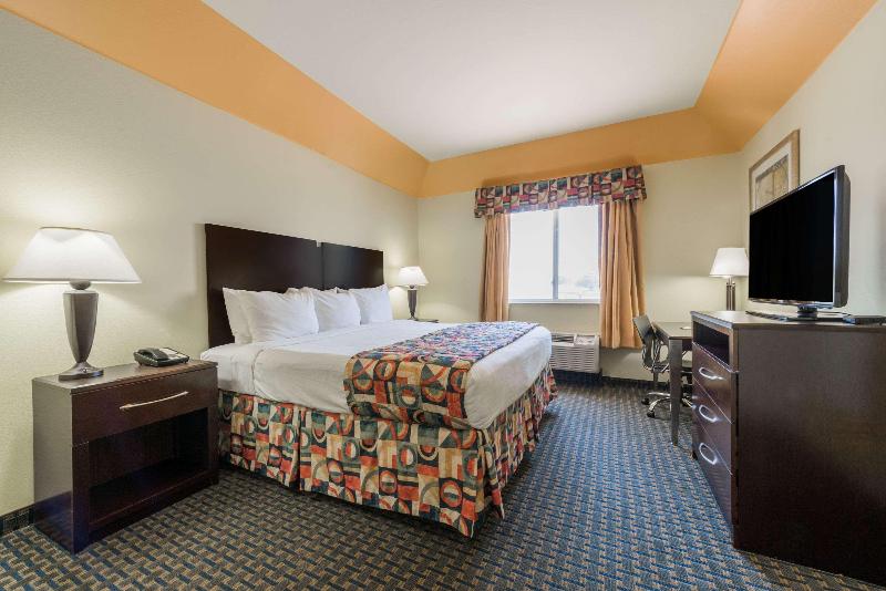Люкс Кровать Кинг, Days Inn & Suites By Wyndham Cleburne Tx
