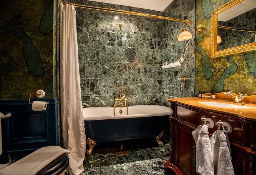 غرفة أساسية, Pigalle