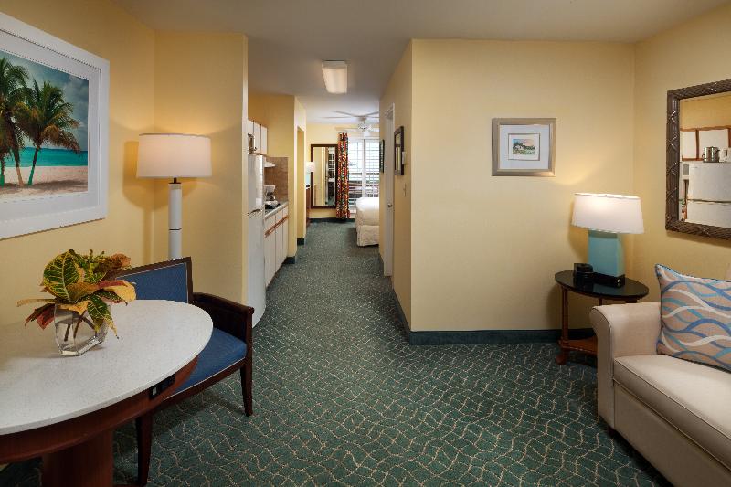 سوییت, Sunshine Suites Resort