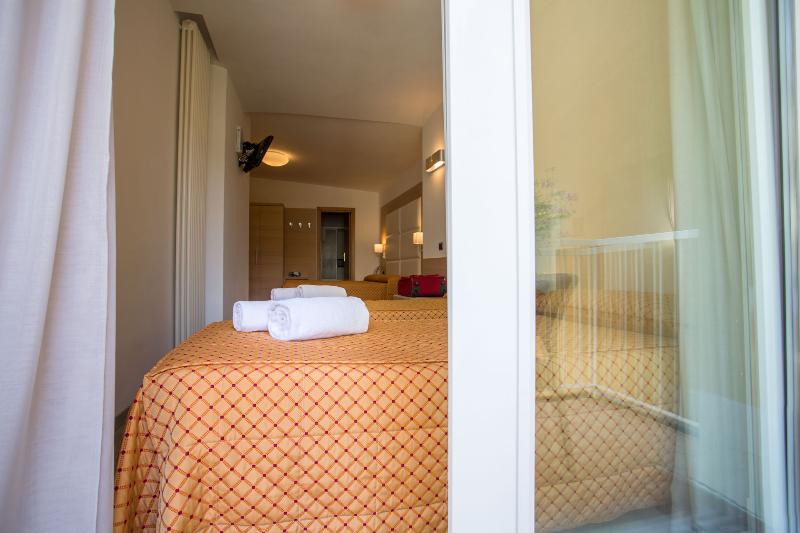 سوییت لوکس, Sunshine Suites Resort