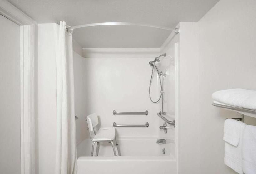 장애인을 위한 킹사이즈 침대 스탠다드 룸, Super 8 By Wyndham Dandridge