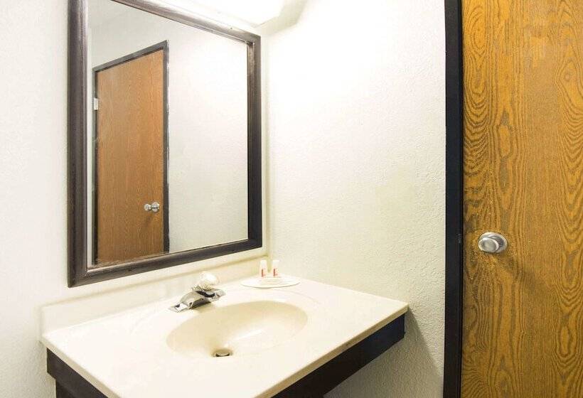 اتاق استاندارد با 2 تخت دوبل, Super 8 By Wyndham Pittsburgh Pa Airport University Area