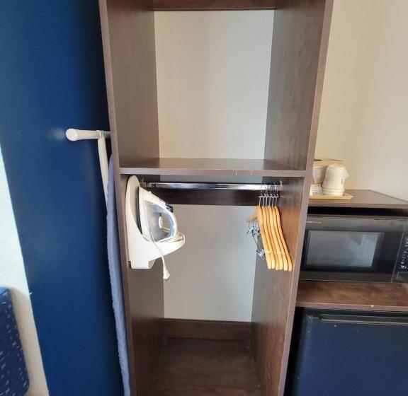 Номер Стандарт Адаптированный для Инвалидов, Microtel Inn & Suites By Wyndham Bluffs