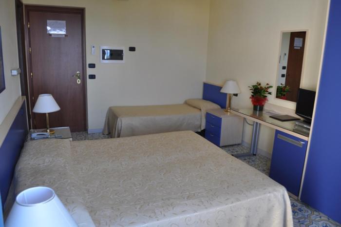 اتاق استاندارد سه نفره, Grand Hotel La Playa