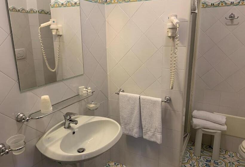 اتاق استاندارد چهار تخته, Grand Hotel La Playa