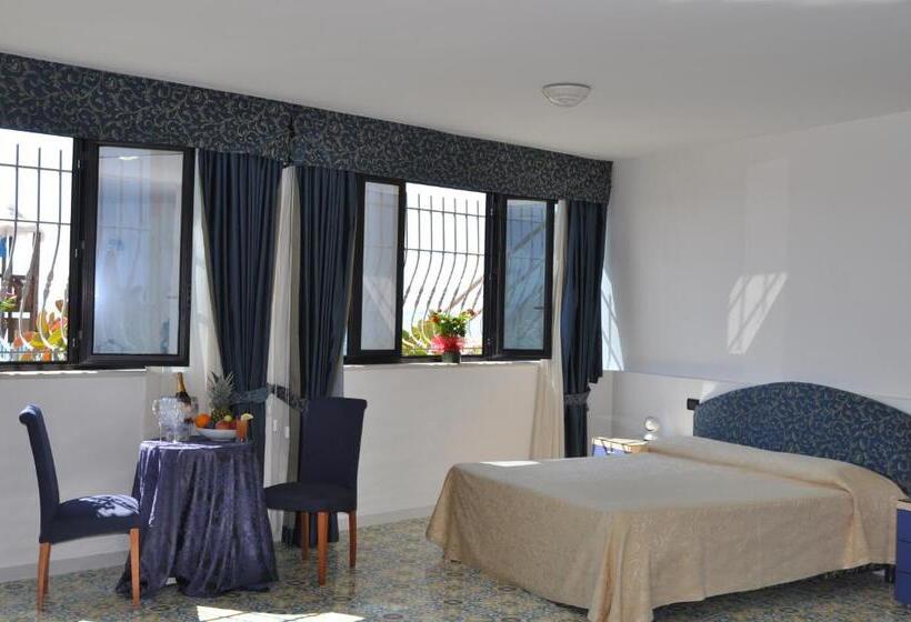 اتاق استاندارد چهار تخته, Grand Hotel La Playa