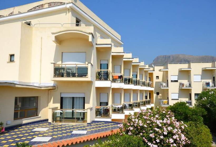 اتاق استاندارد با چشم‌انداز دریا, Grand Hotel La Playa