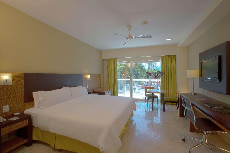 سوییت جونیور با بالکن, Krystal Grand Puerto Vallarta