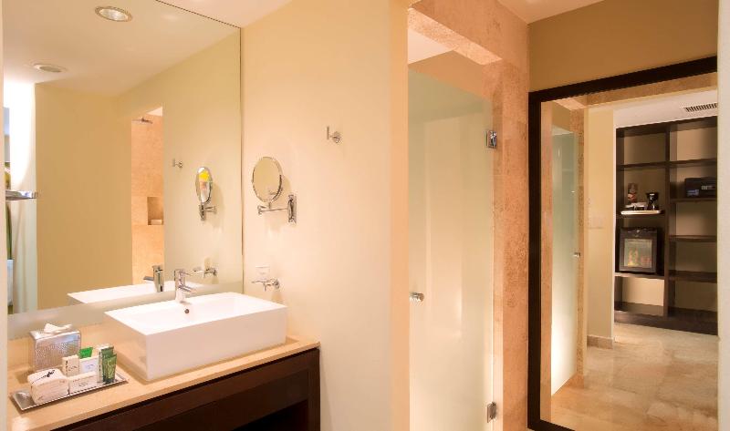 اتاق لوکس با چشم‌انداز دریا, Krystal Grand Puerto Vallarta